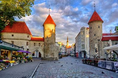 Tallinn 🇪🇪: A Encantadora Joia Medieval e Moderna da Estônia