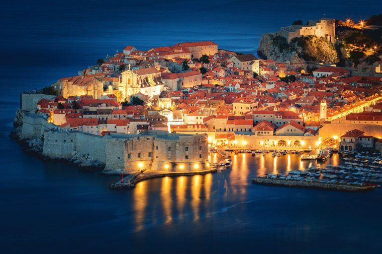 Dubrovnik 🇭🇷: Descubra a Pérola do Adriático – História, Cultura e Turismo